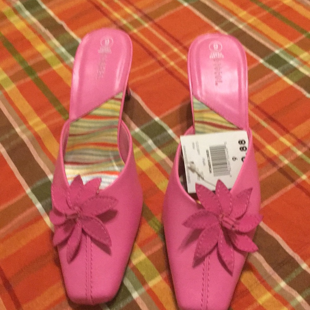 Dress shoes in pink